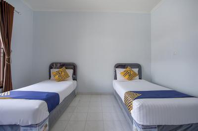 Spot On 1792 Roemah Nenekoe Guest House