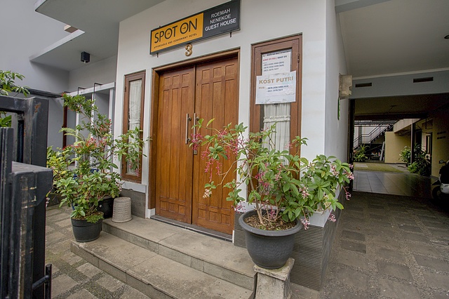 Spot On 1792 Roemah Nenekoe Guest House
