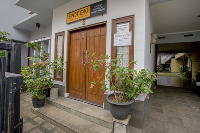 Spot On 1792 Roemah Nenekoe Guest House