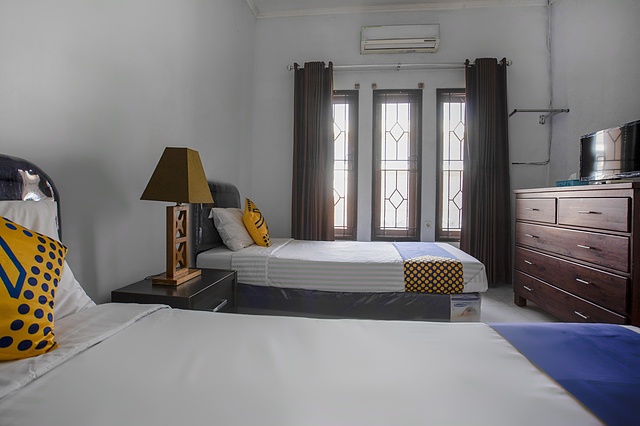 Spot On 1792 Roemah Nenekoe Guest House