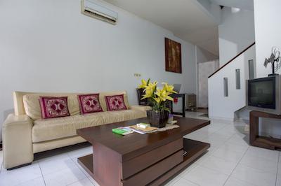 Spot On 1792 Roemah Nenekoe Guest House