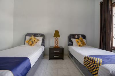 Spot On 1792 Roemah Nenekoe Guest House