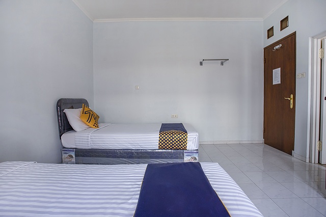 Spot On 1792 Roemah Nenekoe Guest House