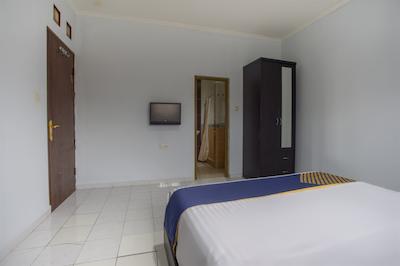 Spot On 1792 Roemah Nenekoe Guest House