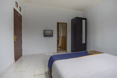 Spot On 1792 Roemah Nenekoe Guest House