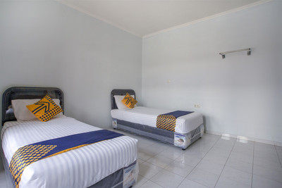 Spot On 1792 Roemah Nenekoe Guest House