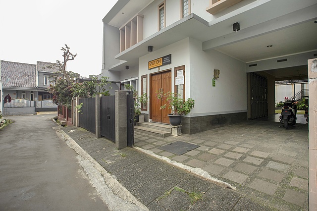 Spot On 1792 Roemah Nenekoe Guest House