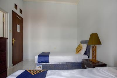 Spot On 1792 Roemah Nenekoe Guest House