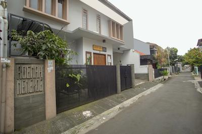 Spot On 1792 Roemah Nenekoe Guest House