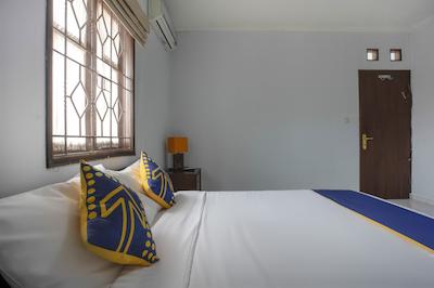 Spot On 1792 Roemah Nenekoe Guest House