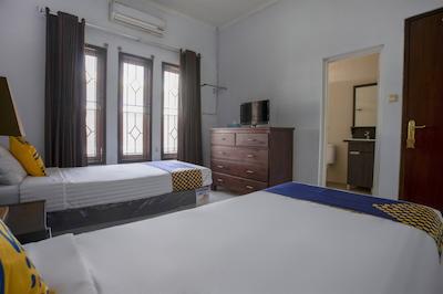 Spot On 1792 Roemah Nenekoe Guest House