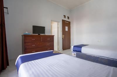 Spot On 1792 Roemah Nenekoe Guest House