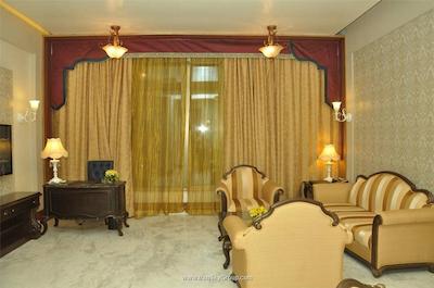 رویال تولیپ ناوی مومبای