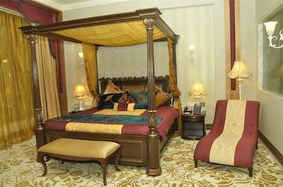 رویال تولیپ ناوی مومبای