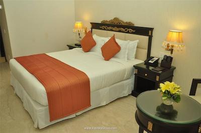 رویال تولیپ ناوی مومبای