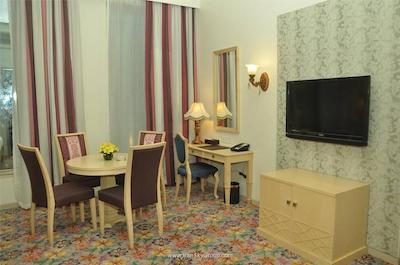 رویال تولیپ ناوی مومبای