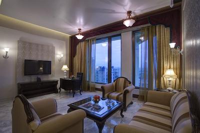 رویال تولیپ ناوی مومبای