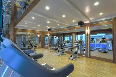 رویال تولیپ ناوی مومبای