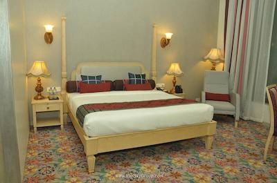 رویال تولیپ ناوی مومبای