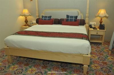 رویال تولیپ ناوی مومبای