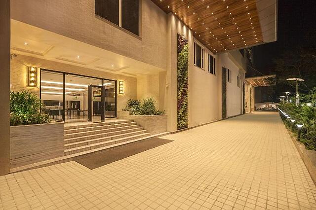 Lemon Tree Premier City Center Pune