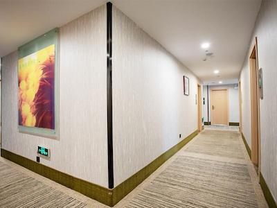 GREENTREE INN WUXI ZHONGQIAO HOTEL