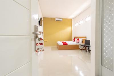 Oyo 1400 Barat Residence