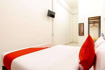 Oyo 1400 Barat Residence