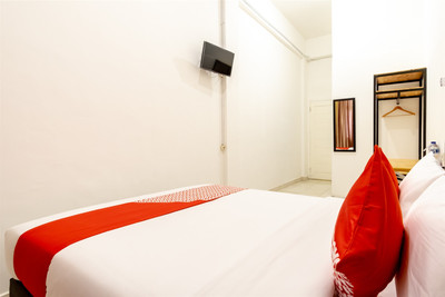 Oyo 1400 Barat Residence