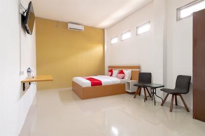 Oyo 1400 Barat Residence