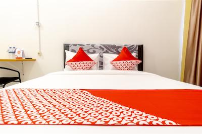 Oyo 1400 Barat Residence