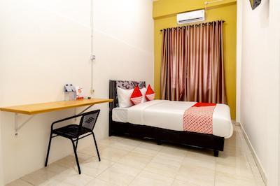 Oyo 1400 Barat Residence