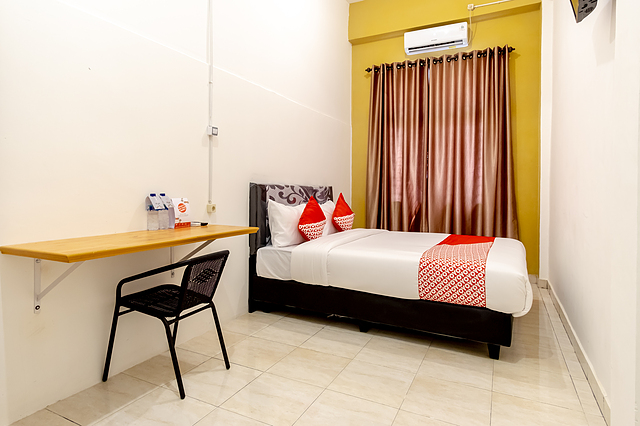 Oyo 1400 Barat Residence