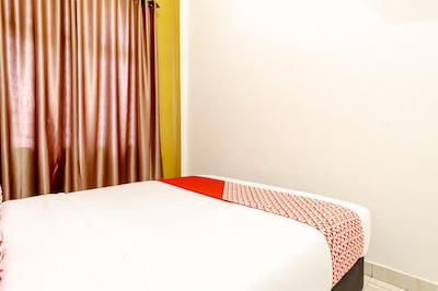 Oyo 1400 Barat Residence