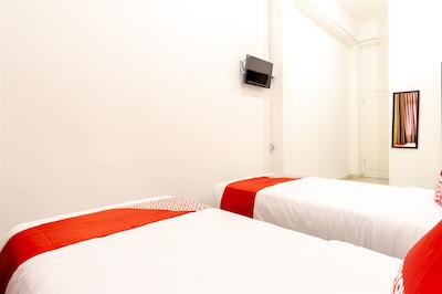 Oyo 1400 Barat Residence