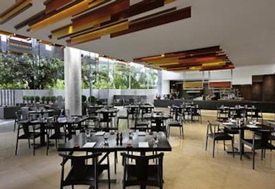 وستین مومبای گاردن سیتی