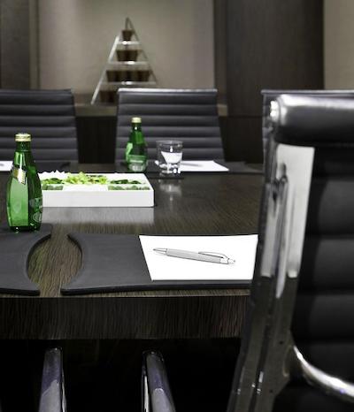 وستین مومبای گاردن سیتی