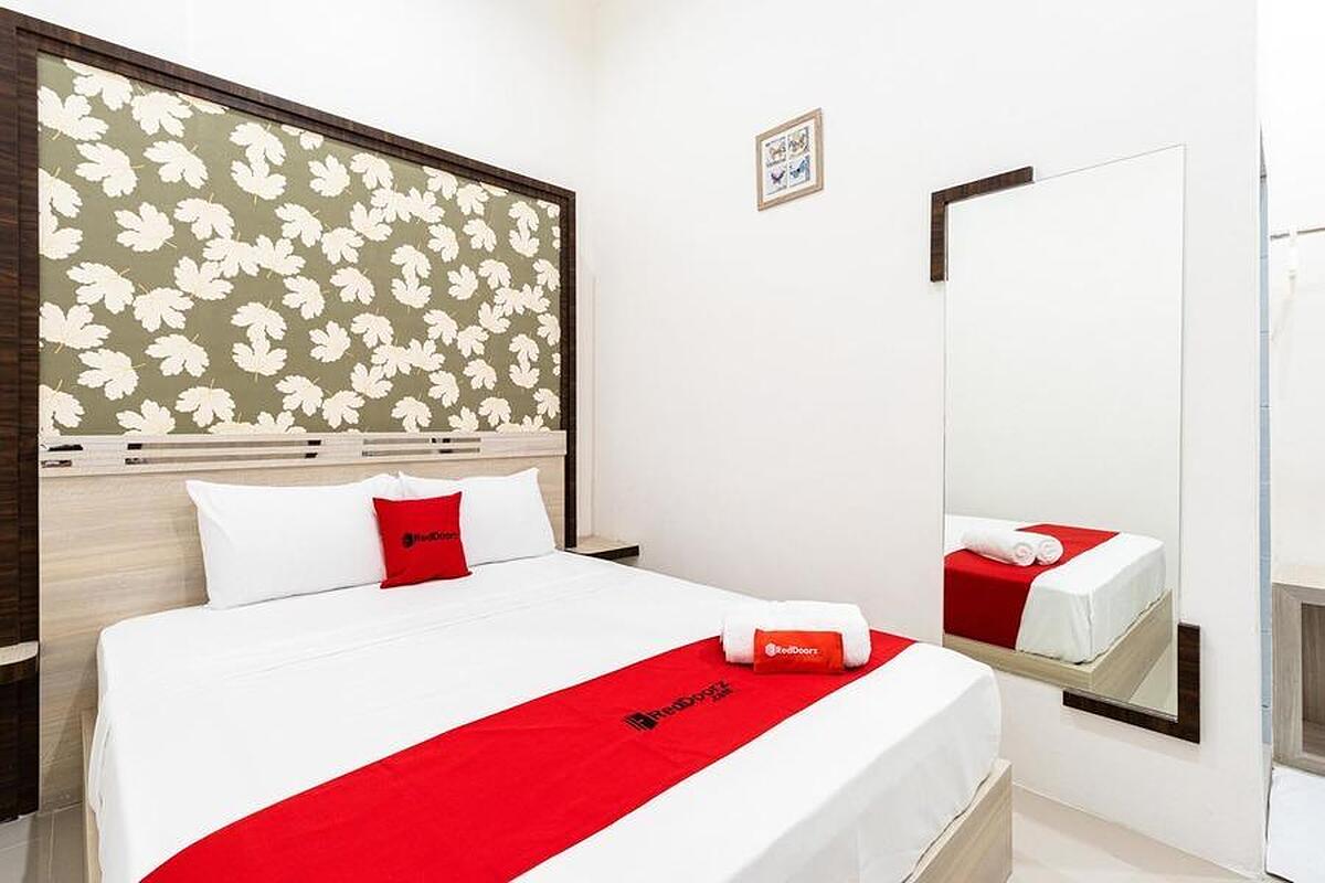 RedDoorz Plus @ Centrium Katamso Medan