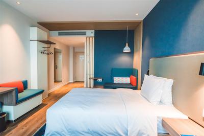 Holiday Inn Express Pengzhou Downtown