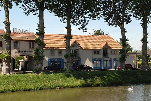 LOGIS HOTEL LES PAGES REST. LE PETIT COMPTOIR
