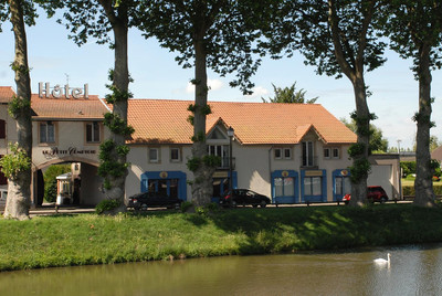 LOGIS HOTEL LES PAGES REST. LE PETIT COMPTOIR