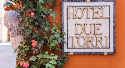 DUE TORRI