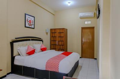 Oyo 1342 Uniga Malang Family Residence