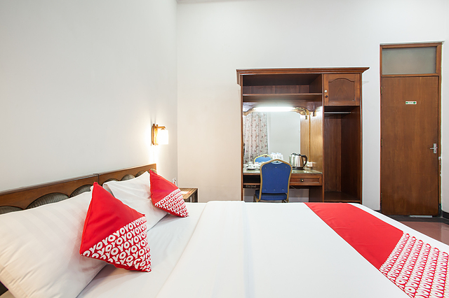 OYO 517 Hotel Arjuna Lawang
