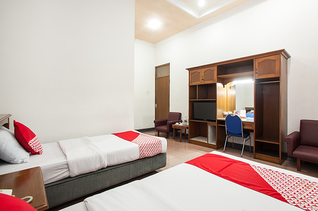 OYO 517 Hotel Arjuna Lawang