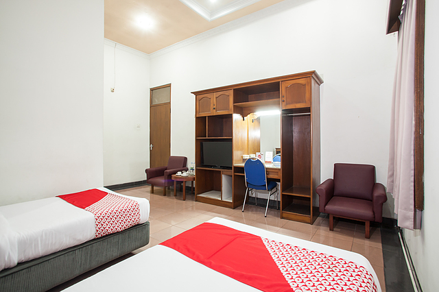 OYO 517 Hotel Arjuna Lawang