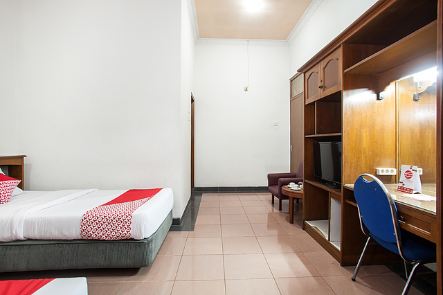 OYO 517 Hotel Arjuna Lawang