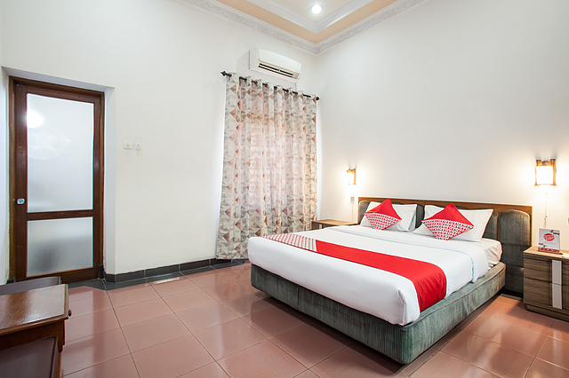 OYO 517 Hotel Arjuna Lawang