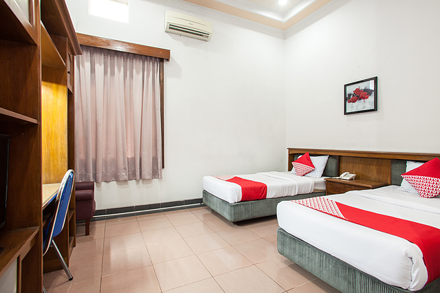 OYO 517 Hotel Arjuna Lawang