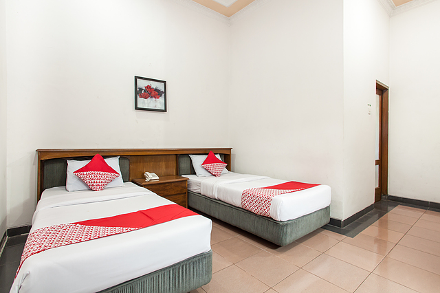 OYO 517 Hotel Arjuna Lawang